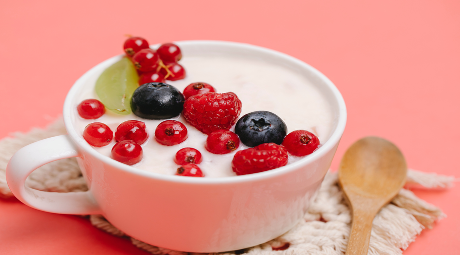 un yaourt avec des fruits