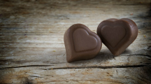 deux chocolats en forme de coeurs