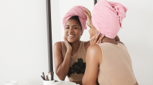femme noire shampooing