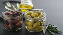 Les olives noires vendues en supermarché sont en réalité des olives vertes colorées ! (Vidéo)