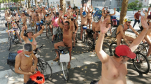 Des naturistes à vélo à Rennes pour défendre les cyclistes et la planète