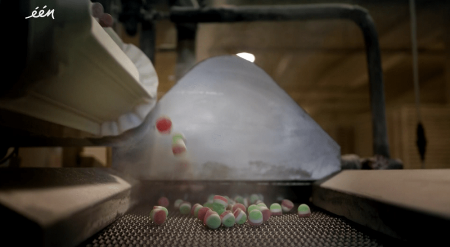fabrication des bonbons à la gélatine de porc dans une usine