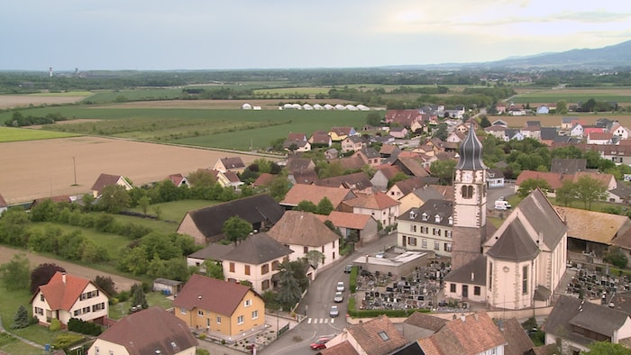 Une photo aérienne de la commune autonome Ungersheim
