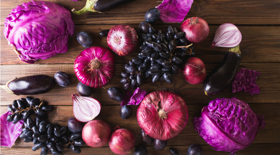 des fruits et légumes violets