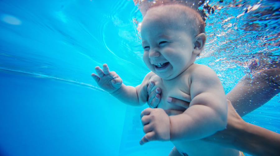 piscine bébé nageur