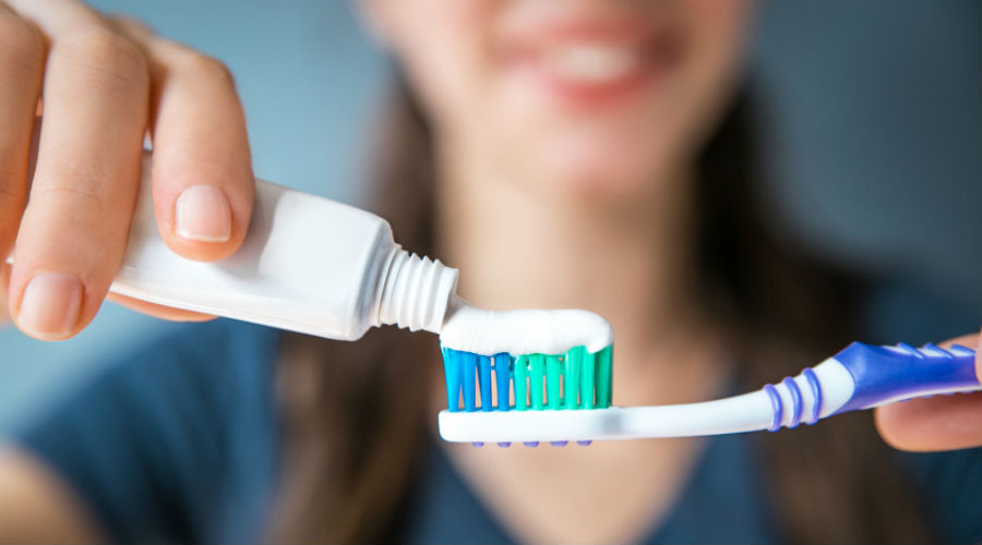 Une substance chimique présente dans le dentifrice à l’origine de maladies osseuses