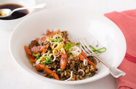 Salade de céréales et lentilles au saumon fumé (sans gluten)