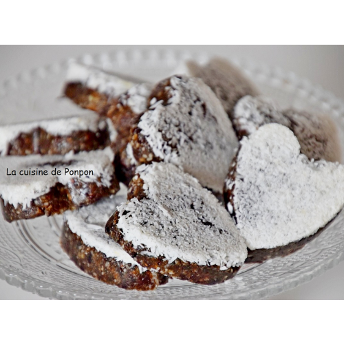 Recette coeur d'énergie aux pruneaux, amandes, linette et spiruline, végan